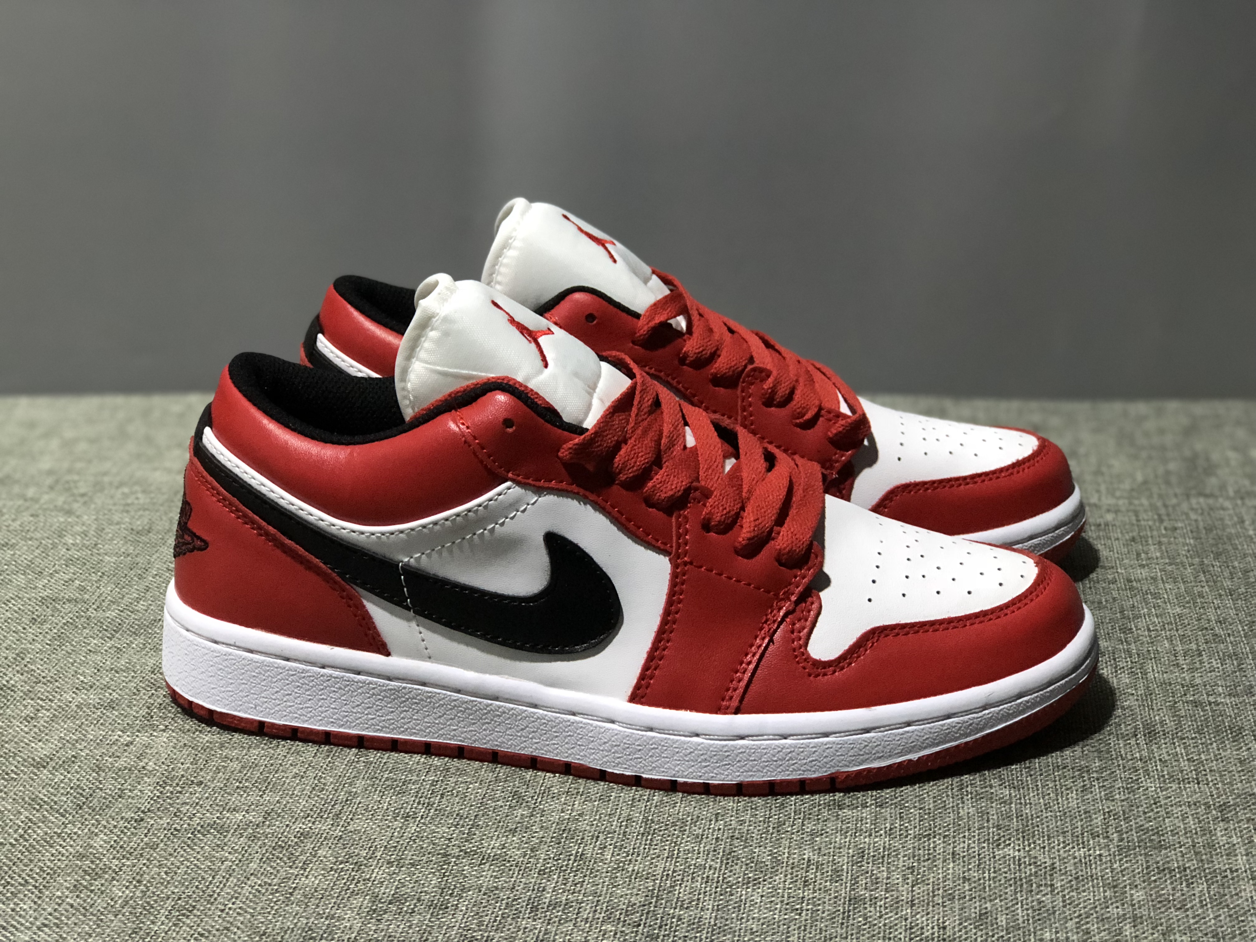 Air Jordan 1 Low Chicago Red